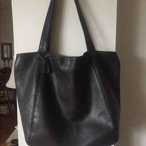 Coach Large Black Tote bag. 18-1/2”w X 15”h